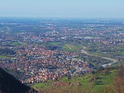 26 Zoom verso la pianura cominciando da Villa d'Alme e il Brembo a lato in primo piano